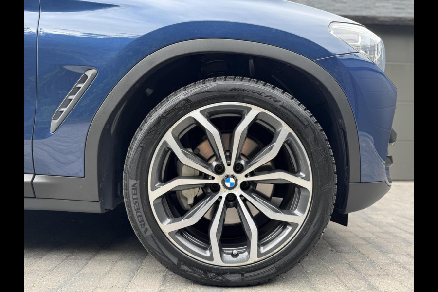 BMW X3 xDrive30e Automaat | Stoelverwarming | Leer | 20 inch lichtmetalen velgen | LED verlichting | Apple CarPlay | Cruise control | C