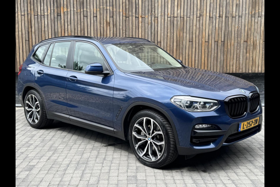BMW X3 xDrive30e Automaat | Stoelverwarming | Leer | 20 inch lichtmetalen velgen | LED verlichting | Apple CarPlay | Cruise control | C