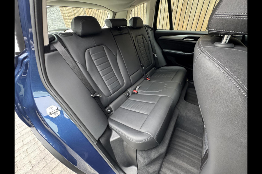 BMW X3 xDrive30e Automaat | Stoelverwarming | Leer | 20 inch lichtmetalen velgen | LED verlichting | Apple CarPlay | Cruise control | C
