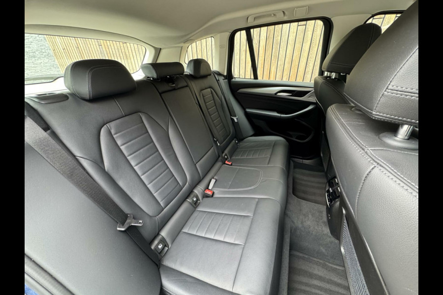 BMW X3 xDrive30e Automaat | Stoelverwarming | Leer | 20 inch lichtmetalen velgen | LED verlichting | Apple CarPlay | Cruise control | C