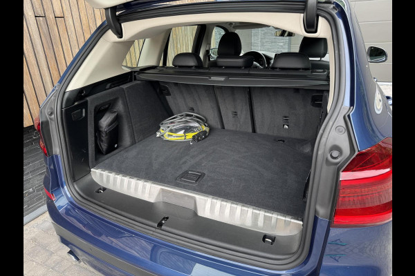 BMW X3 xDrive30e Automaat | Stoelverwarming | Leer | 20 inch lichtmetalen velgen | LED verlichting | Apple CarPlay | Cruise control | C