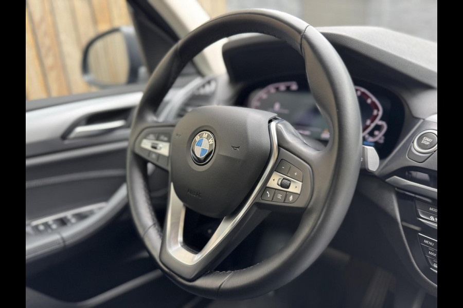 BMW X3 xDrive30e Automaat | Stoelverwarming | Leer | 20 inch lichtmetalen velgen | LED verlichting | Apple CarPlay | Cruise control | C