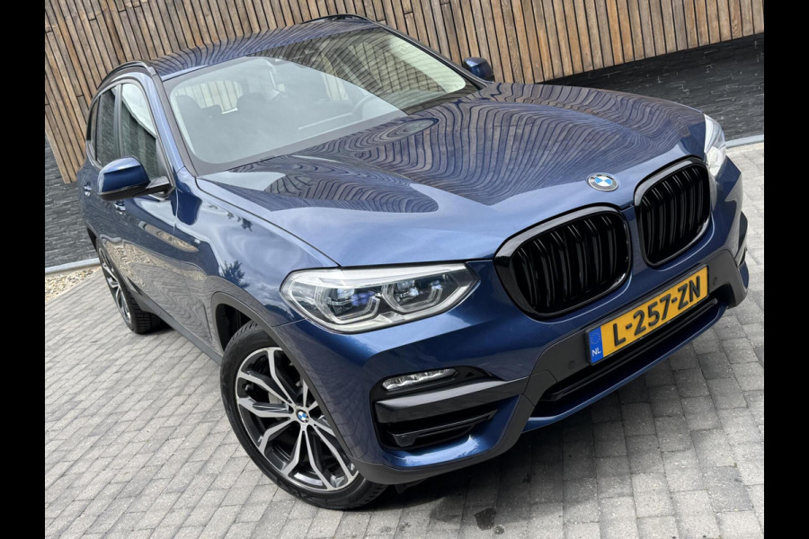 BMW X3 xDrive30e Automaat | Stoelverwarming | Leer | 20 inch lichtmetalen velgen | LED verlichting | Apple CarPlay | Cruise control | C