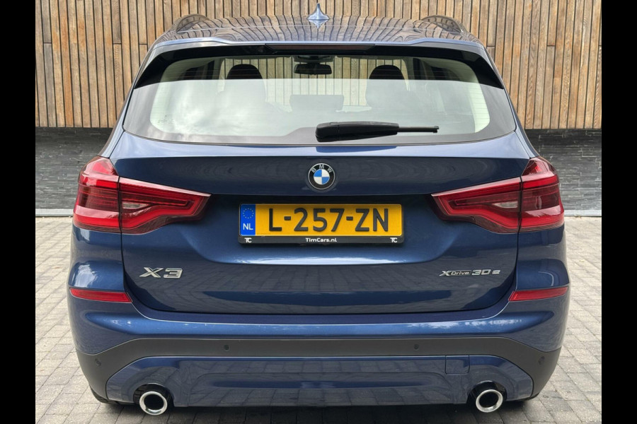 BMW X3 xDrive30e Automaat | Stoelverwarming | Leer | 20 inch lichtmetalen velgen | LED verlichting | Apple CarPlay | Cruise control | C