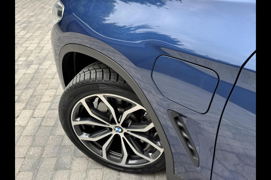 BMW X3 xDrive30e Automaat | Stoelverwarming | Leer | 20 inch lichtmetalen velgen | LED verlichting | Apple CarPlay | Cruise control | C