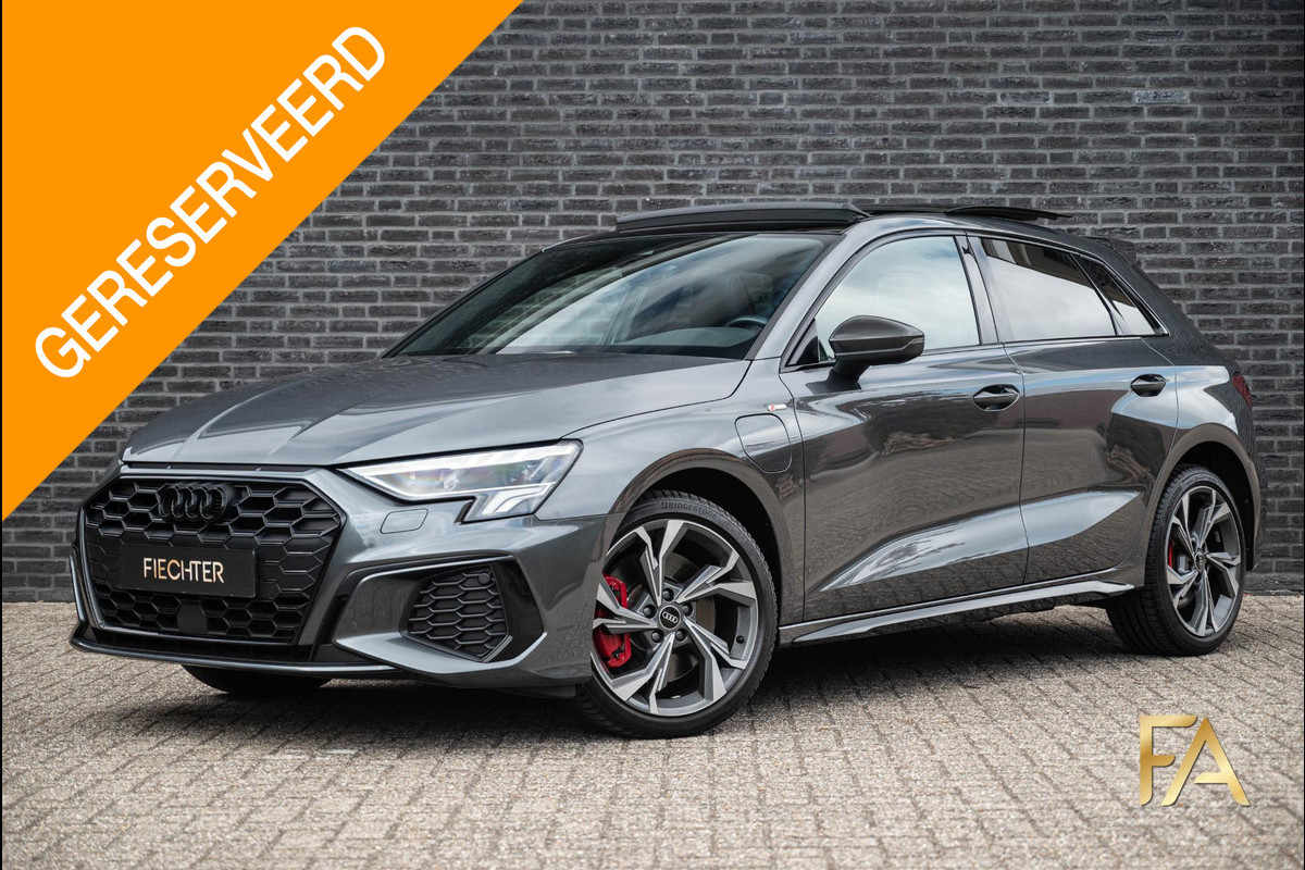 Audi A3 Sportback 45 TFSI e S edition Competition Panodak|Carbonpakket|RS Seats|MatrixLED|B&O|Massage Audi A3 Sportback 45 TFSI e S edition Competition Panodak|Carbonpakket|RS Seats|MatrixLED|B&O|Massage