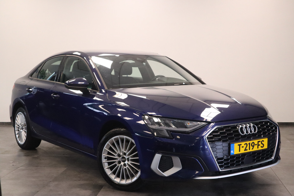 Audi A3 Limousine 30 TFSI Pro Line Navigatie Carplay Clima Cruise VCP 17"LM 24 maanden garantie mogelijk (*vraag naar de voorwaarden) Audi A3 Limousine 30 TFSI Pro Line Navigatie Carplay Clima Cruise VCP 17"LM 24 maanden garantie mogelijk (*vraag naar de voorwaarden)