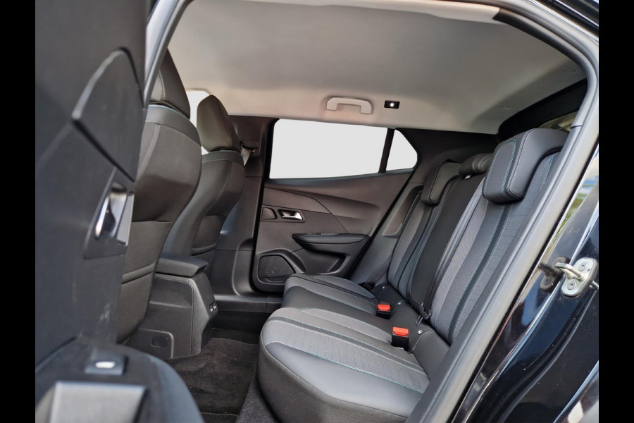 Peugeot e-2008 EV Allure Pack 50 kWh | Stoelverwarming | Clima | LED | Apple Carplay / Android Auto |