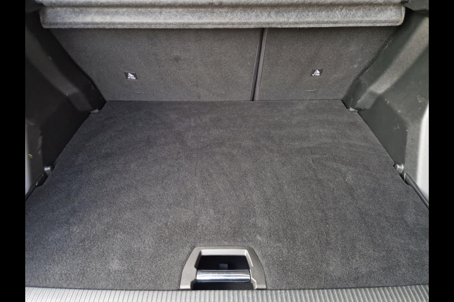 Peugeot e-2008 EV Allure Pack 50 kWh | Stoelverwarming | Clima | LED | Apple Carplay / Android Auto |