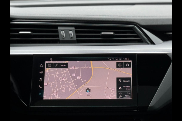 Audi e-tron E-tron 55 quattro advanced 95 kWh S-line, panoramadak, leder, HUD, trekhaak, vele opties