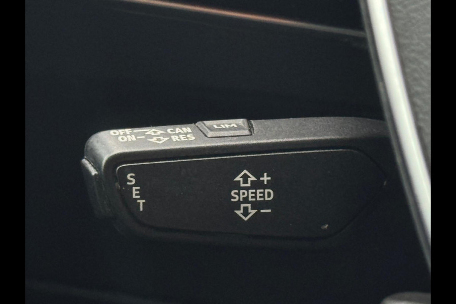 Audi e-tron E-tron 55 quattro advanced 95 kWh S-line, panoramadak, leder, HUD, trekhaak, vele opties