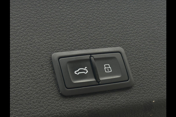 Audi e-tron E-tron 55 quattro advanced 95 kWh S-line, panoramadak, leder, HUD, trekhaak, vele opties