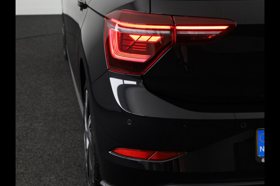 Volkswagen Polo 1.0 TSI R-Line 95 pk Automaat (DSG) | Verlengde garantie | Navigatie via App | Parkeersensoren | Matrix LED koplampen | Apple Carplay/Android Auto | R-Line |