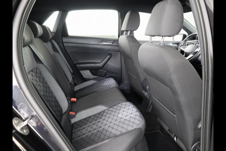 Volkswagen Polo 1.0 TSI R-Line 95 pk Automaat (DSG) | Verlengde garantie | Navigatie via App | Parkeersensoren | Matrix LED koplampen | Apple Carplay/Android Auto | R-Line |