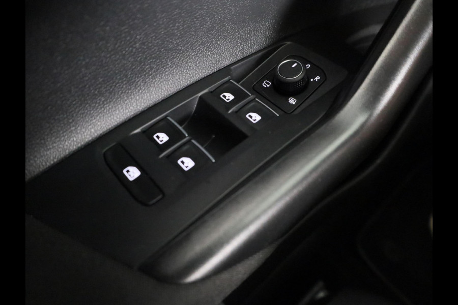 Volkswagen Polo 1.0 TSI R-Line 95 pk Automaat (DSG) | Verlengde garantie | Navigatie via App | Parkeersensoren | Matrix LED koplampen | Apple Carplay/Android Auto | R-Line |