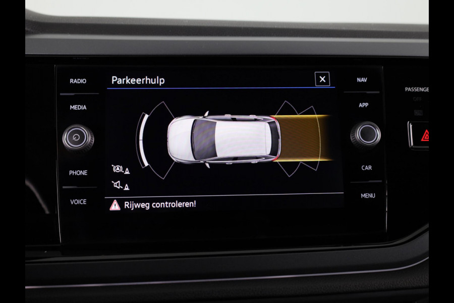Volkswagen Polo 1.0 TSI R-Line 95 pk Automaat (DSG) | Verlengde garantie | Navigatie via App | Parkeersensoren | Matrix LED koplampen | Apple Carplay/Android Auto | R-Line |
