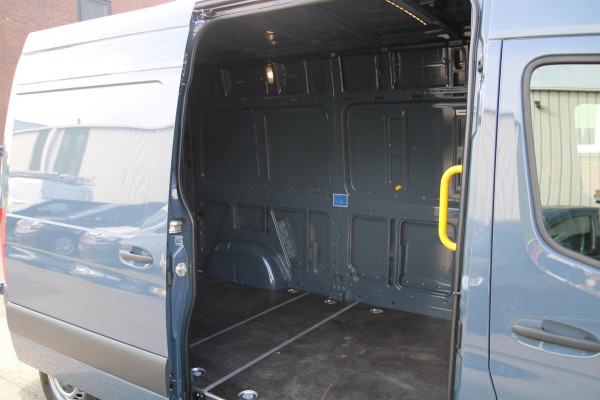 Mercedes-Benz Sprinter 315 1.9 CDI 150pk L2H2 Automaat / Camera / Adaptieve cruise / LED