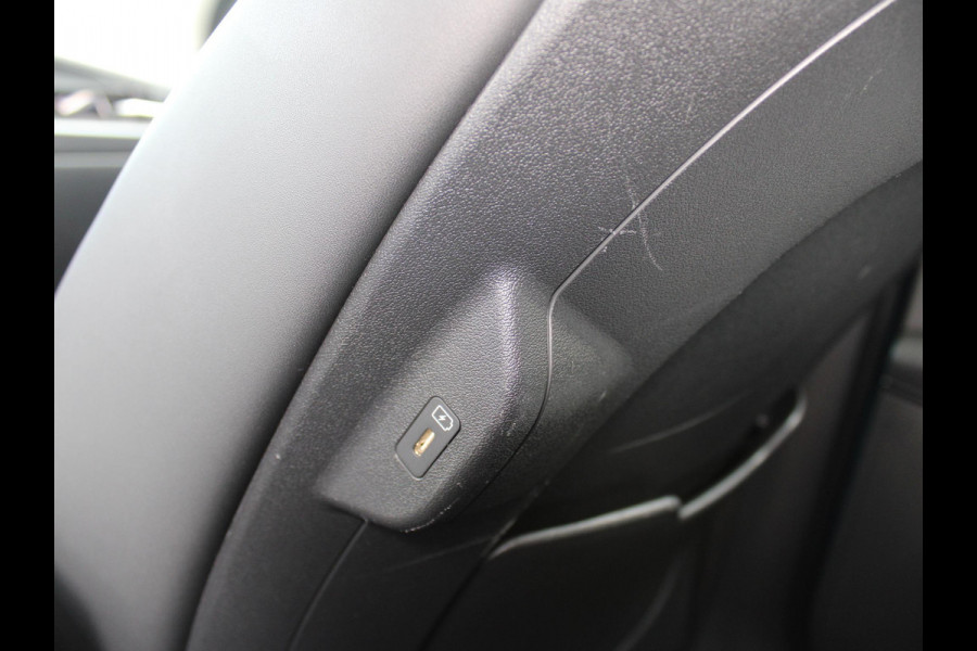 Kia Niro EV DynamicPlusLine 64.8 kWh | Trekhaak | Schuifkanteldak | Stoel en stuurverwarming |