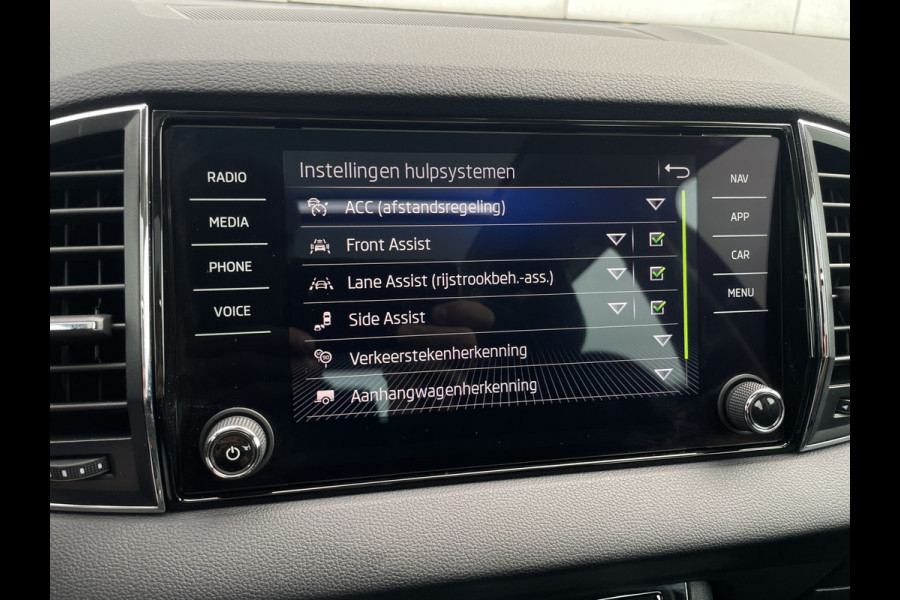 Škoda Karoq 1.5 TSI ACT Business Edition | Pano | LED | Carplay | Virtual | Camera | Navi