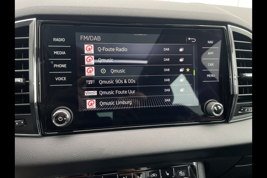 Škoda Karoq 1.5 TSI ACT Business Edition | Pano | LED | Carplay | Virtual | Camera | Navi