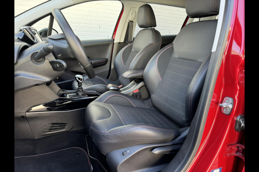 Peugeot 2008 1.2 PureTech GT-line Cruise Control Climate control Parkeersensor Verwarmde stoelen Apple / Android Carplay