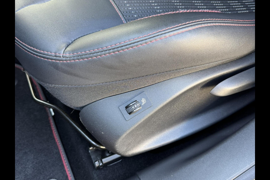 Peugeot 2008 1.2 PureTech GT-line Cruise Control Climate control Parkeersensor Verwarmde stoelen Apple / Android Carplay