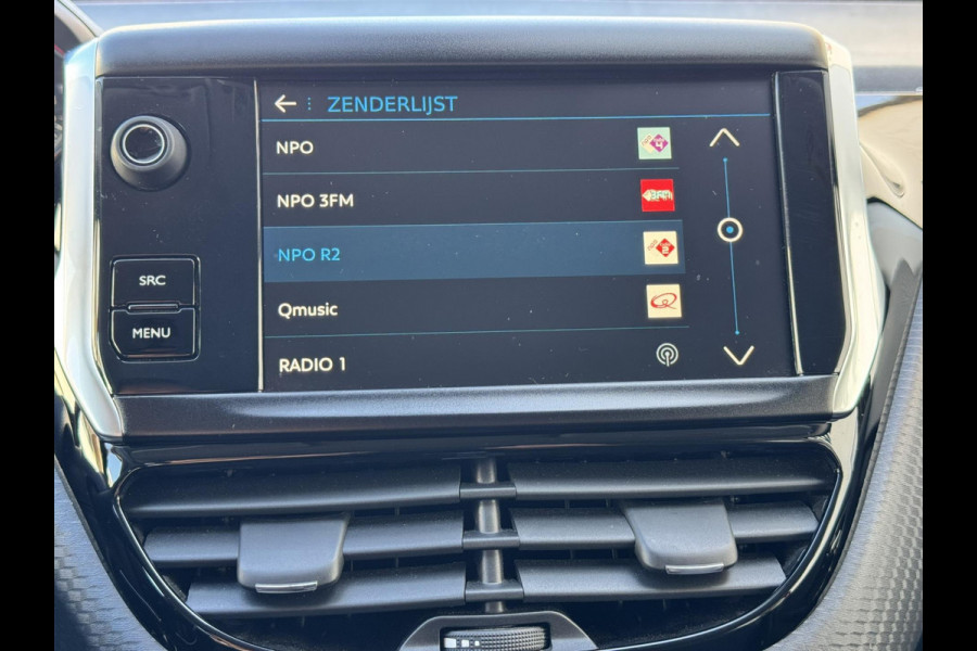 Peugeot 2008 1.2 PureTech GT-line Cruise Control Climate control Parkeersensor Verwarmde stoelen Apple / Android Carplay