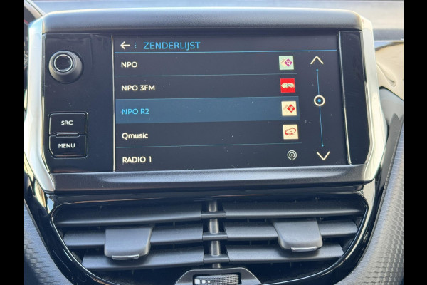 Peugeot 2008 1.2 PureTech GT-line Cruise Control Climate control Parkeersensor Verwarmde stoelen Apple / Android Carplay
