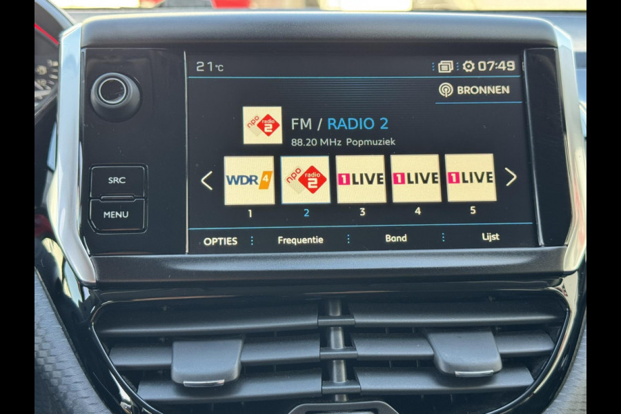 Peugeot 2008 1.2 PureTech GT-line Cruise Control Climate control Parkeersensor Verwarmde stoelen Apple / Android Carplay