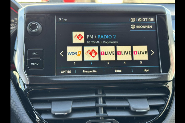 Peugeot 2008 1.2 PureTech GT-line Cruise Control Climate control Parkeersensor Verwarmde stoelen Apple / Android Carplay