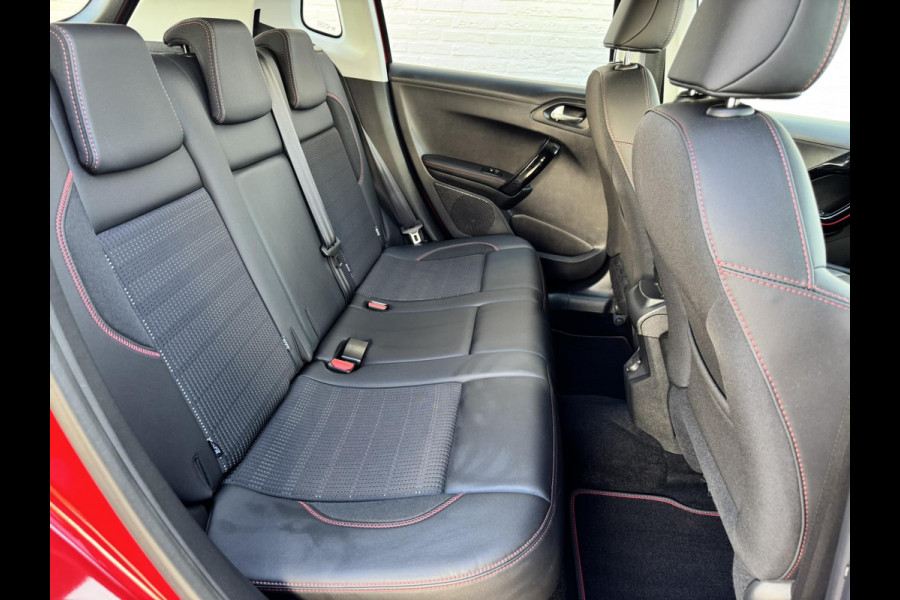 Peugeot 2008 1.2 PureTech GT-line Cruise Control Climate control Parkeersensor Verwarmde stoelen Apple / Android Carplay