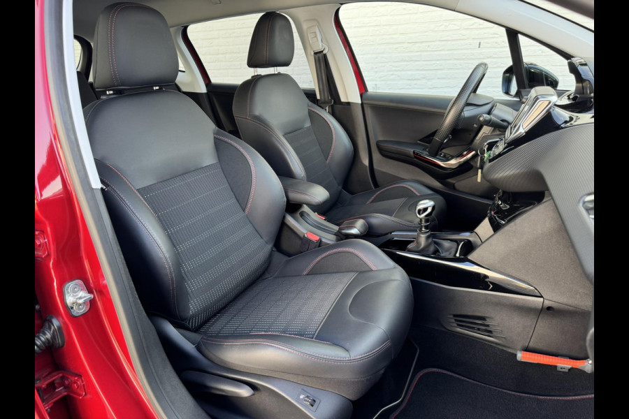 Peugeot 2008 1.2 PureTech GT-line Cruise Control Climate control Parkeersensor Verwarmde stoelen Apple / Android Carplay