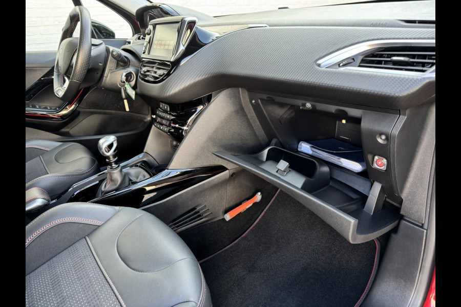 Peugeot 2008 1.2 PureTech GT-line Cruise Control Climate control Parkeersensor Verwarmde stoelen Apple / Android Carplay