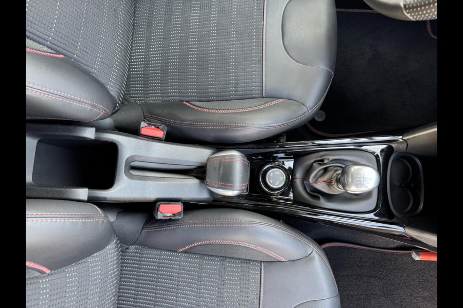 Peugeot 2008 1.2 PureTech GT-line Cruise Control Climate control Parkeersensor Verwarmde stoelen Apple / Android Carplay