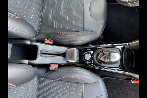 Peugeot 2008 1.2 PureTech GT-line Cruise Control Climate control Parkeersensor Verwarmde stoelen Apple / Android Carplay