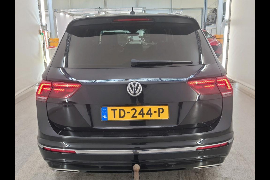 Volkswagen Tiguan Allspace 150PK R-LINE HIGHLINE PANORAMADAK VIRTUAL LEDER LED NAP BOMVOL NEDERLANDSE AUTO