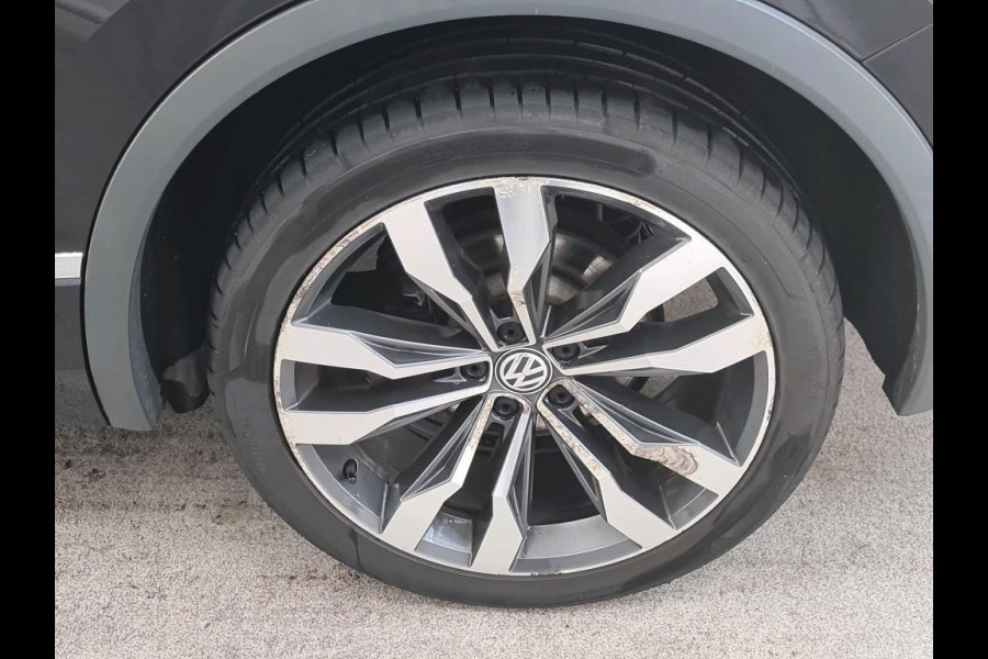Volkswagen Tiguan Allspace 150PK R-LINE HIGHLINE PANORAMADAK VIRTUAL LEDER LED NAP BOMVOL NEDERLANDSE AUTO