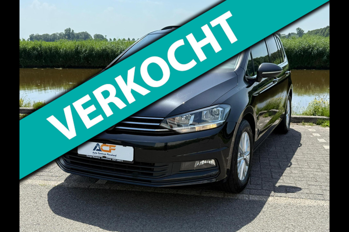 Volkswagen Touran 1.5 TSI Comfortline Business 7p trekhaak / carplay Volkswagen Touran 1.5 TSI Comfortline Business 7p trekhaak / carplay