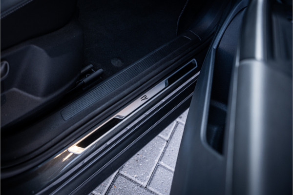 Volkswagen T-Roc 2.0 TSI 4Motion R - Panorama | Keyless | ACC | Beats Audio