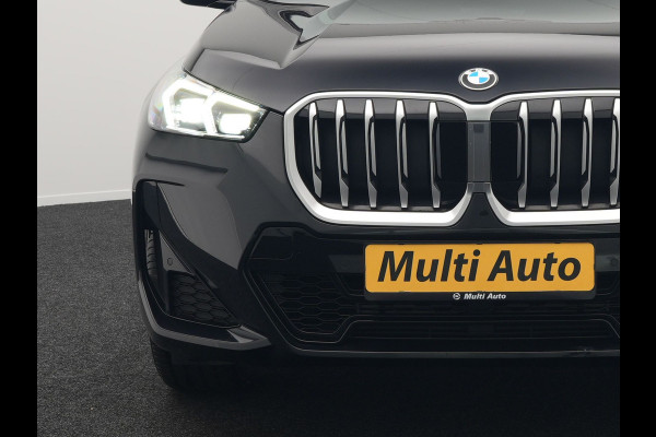 BMW X1 sDrive18i M-Sport Automaat 136pk Dealer O.H. | Trekhaak af Fabriek | Alcantara Sportstoelen Memory & Verwarmd | Camera | Cruise Control | Blis | Park Assist | Apple Carplay | Navigatie | Sfeerverlichting |