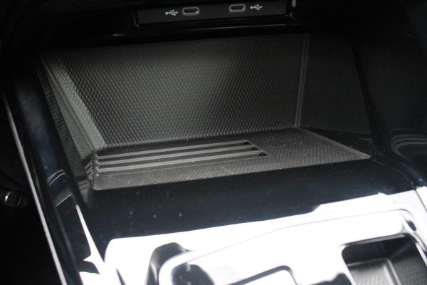 Volkswagen Golf 1.5 eTSI 150PK AUTOMAAT R-LINE EDITION 8.5! | NIEUW MODEL! | PANORAMISCH SCHUIF/KANTEL DAK | LICHTMETALEN VELGEN 18" "YORK" | 360˚ CAMERA | 3-ZONE AIRCONDITIONING INCL. AIRCARE | RIJASSISTENT PAKKET O.A. ADAPTIVE CRUISE CONTROL, LANE ASSIST, DODEHOEK DETECTIE | NAVIGATIE | HEAD UP DISPLAY | STOEL/STUUR VERWARMING | DESIGN PAKKET BLACK STYLE MET LED MATRIX KOPLAMPEN |
