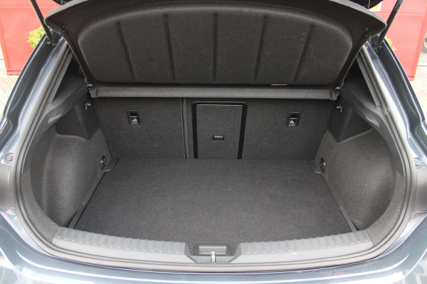 CUPRA Leon 1.5 eTSI 150PK BUSINESS EDITION | NIEUW MODEL! | LED MATRIX KOPLAMPEN | DRAADLOZE APPLE CARPLAY/ANDROID AUTO | NAVIGATIE | ACHTERUITRIJ CAMERA | 18" LICHTMETALEN VELGEN "GARBI" | DRAADLOZE TELEFOONLADER | STOEL/STUUR VERWARMING |  12,9" INFORTAINMENT SYSTEM | ZWARTE HEMELBEKLEDING | E-SOUND GELUIDSSIMULATOR | CLIMATE CONTROL VOOR EN ACHTERIN | SPORT STOELEN | SFEER VERLICHTING | DYNAMISCHE VERLICHTING | ADAPTIVE CRUISE CONTROL | KEYLESS ENTRY/START |