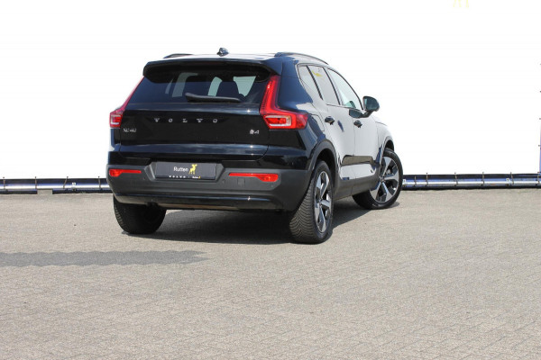 Volvo XC40 B4 211PK Automaat Ultimate Dark Panoramisch schuif-kanteldak / 360graden camera / Adaptieve cruise control / Google infotainment