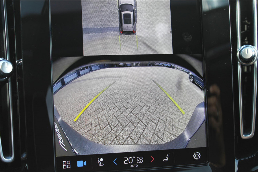 Volvo XC40 B4 211PK Automaat Ultimate Dark Panoramisch schuif-kanteldak / 360graden camera / Adaptieve cruise control / Google infotainment