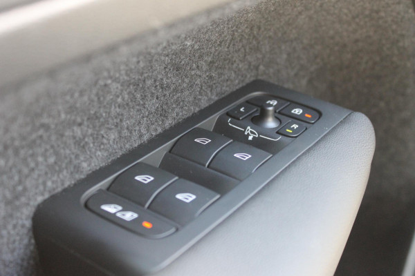 Volvo XC40 B4 211PK Automaat Ultimate Dark Panoramisch schuif-kanteldak / 360graden camera / Adaptieve cruise control / Google infotainment