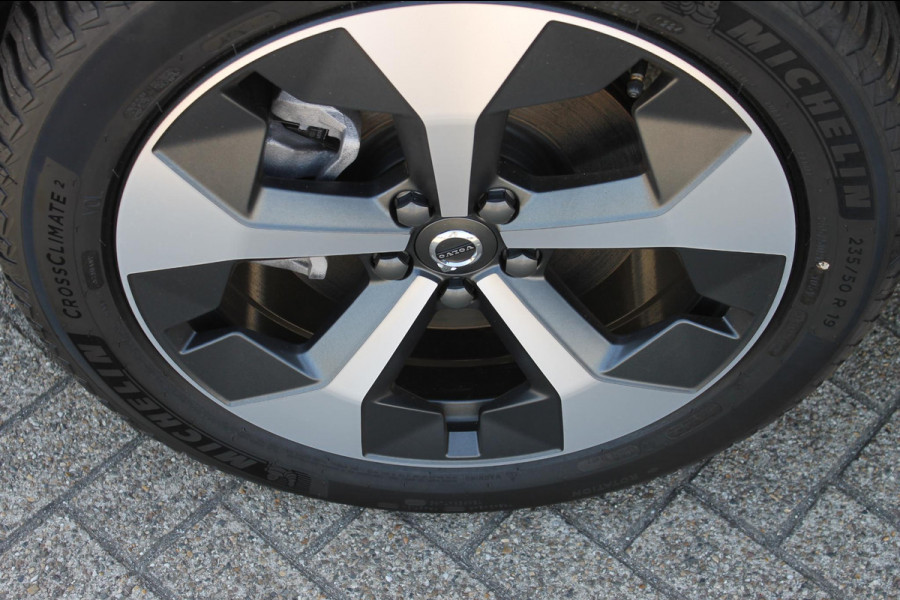 Volvo XC40 B4 211PK Automaat Ultimate Dark Panoramisch schuif-kanteldak / 360graden camera / Adaptieve cruise control / Google infotainment