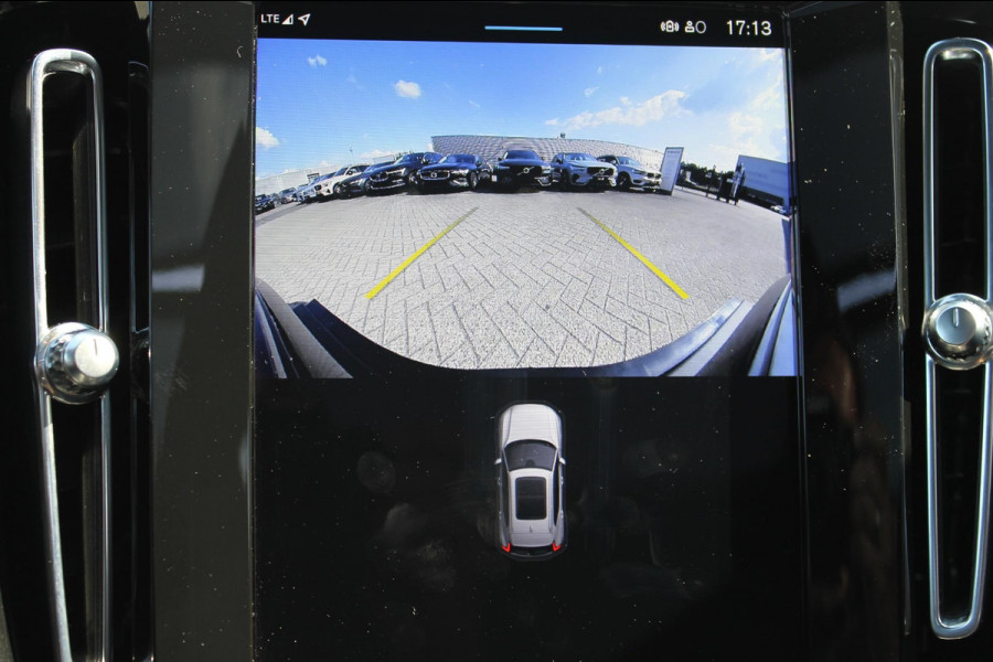 Volvo XC40 B4 211PK Automaat Ultimate Dark Panoramisch schuif-kanteldak / 360graden camera / Adaptieve cruise control / Google infotainment