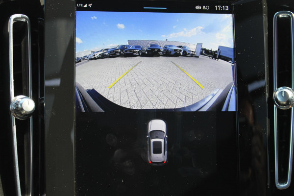 Volvo XC40 B4 211PK Automaat Ultimate Dark Panoramisch schuif-kanteldak / 360graden camera / Adaptieve cruise control / Google infotainment