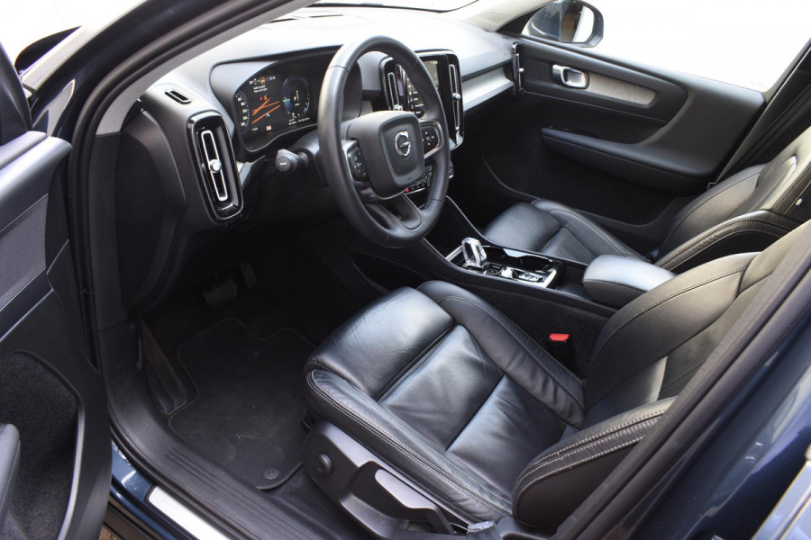 Volvo XC40 T4 211PK Automaat Inscription / Navigatie / Camera / Parkeersensoren / Adaptieve Cruise Control / Elektrische Achterklep / LM Velgen / Trekhaak /
