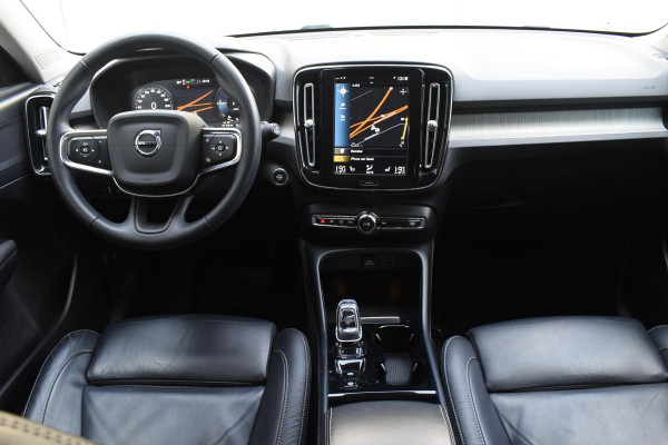 Volvo XC40 T4 211PK Automaat Inscription / Navigatie / Camera / Parkeersensoren / Adaptieve Cruise Control / Elektrische Achterklep / LM Velgen / Trekhaak /